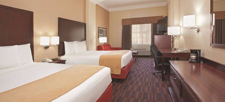 阿尔伯克基中城拉昆塔温德姆套房酒店(La Quinta Inn & Suites by Wyndham Albuquerque Midtown)图片