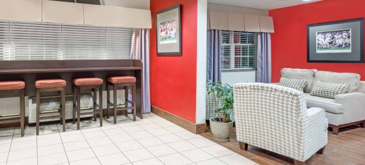 塔斯卡卢萨近大学麦客达套房酒店(Microtel Inn & Suites by Wyndham Tuscaloosa Near University)图片