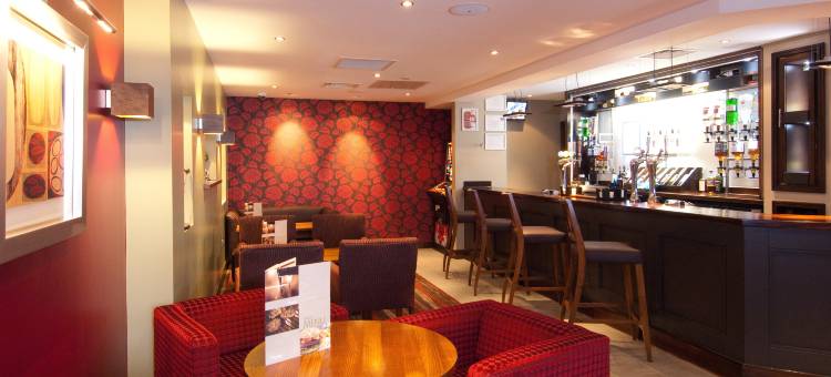 森伯里肯普顿公园普瑞米尔酒店(Premier Inn Sunbury (Kempton Park))图片