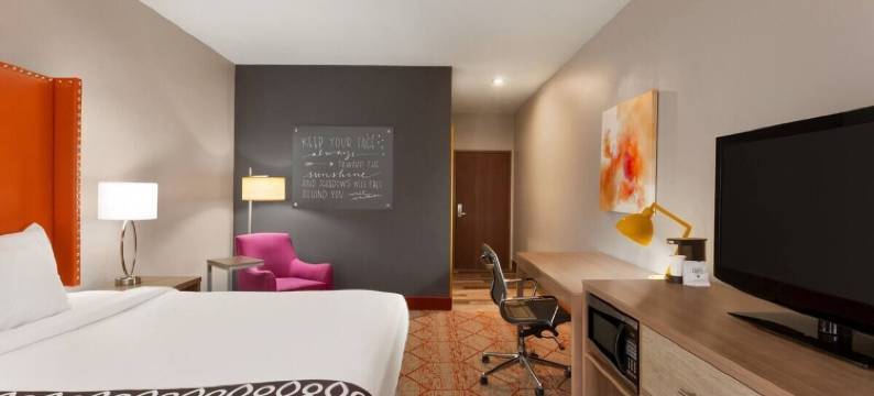 拉克万纳拉昆塔温德姆套房酒店(La Quinta Inn & Suites by Wyndham Lackawanna)图片