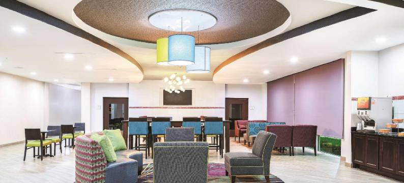 休斯顿亨布尔阿塔斯科斯塔拉昆塔温德姆套房酒店(La Quinta Inn & Suites by Wyndham Houston Humble Atascocita)图片