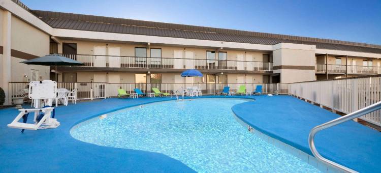 费耶特维尔西北堡布拉格地区戴斯酒店(Days Inn & Suites by Wyndham Fort Bragg/Cross Creek Mall)图片