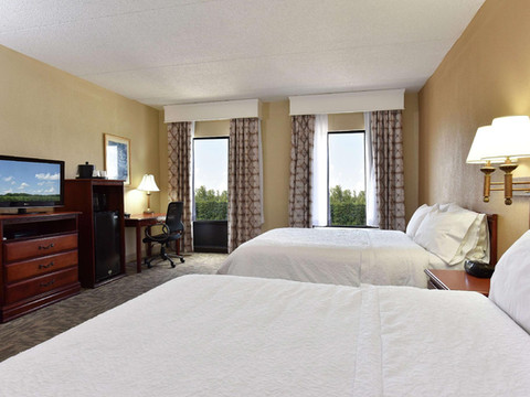 希尔顿欢朋酒店-塞尔马