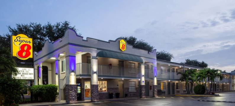 布雷登顿-萨拉索塔地区速8酒店(Super 8 by Wyndham Bradenton Sarasota Area)图片