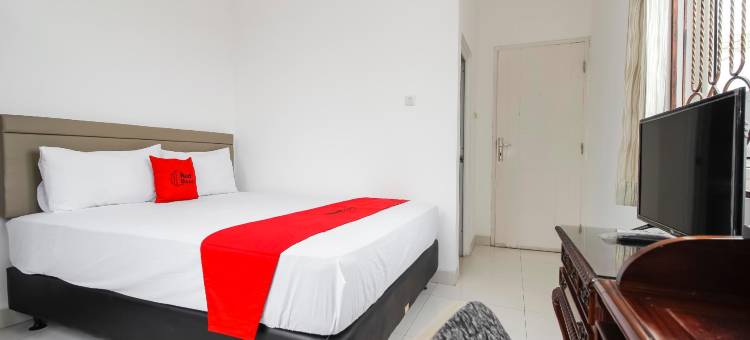 瑞德多兹普拉斯酒店 @ 佩玛纱丽卡拉瓦茨(RedDoorz @ Permata Sari Karawaci)图片