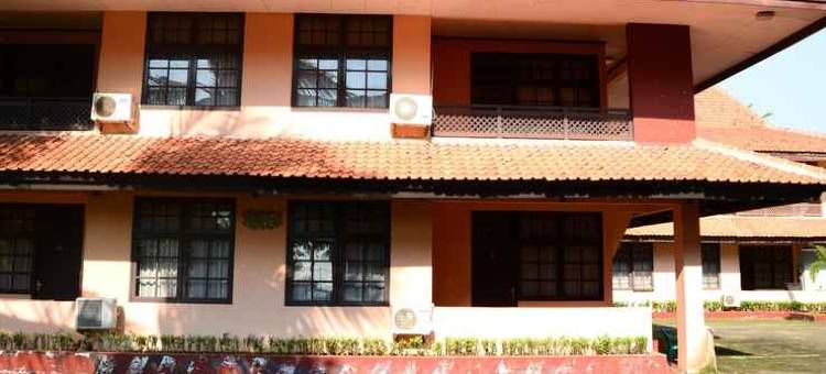 红多兹Plus酒店-近安耶尔图古梅库苏尔(RedDoorz Plus Near Tugu Mercusuar Anyer)图片