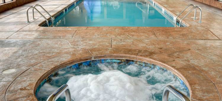 拉塞尔维尔I-40舒适套房酒店(Comfort Inn & Suites Russellville I-40)图片