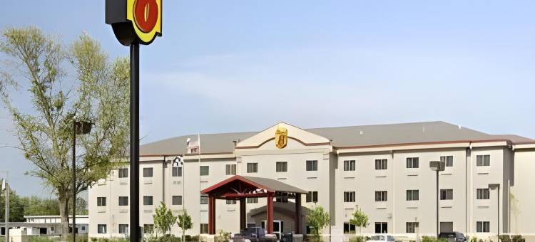 托皮卡-福布斯登陆温德姆速8酒店(Super 8 by Wyndham Topeka at Forbes Landing)图片