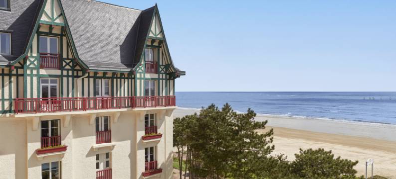 埃米塔日吕西安巴里亚酒店(Hôtel Barrière l'Hermitage)图片