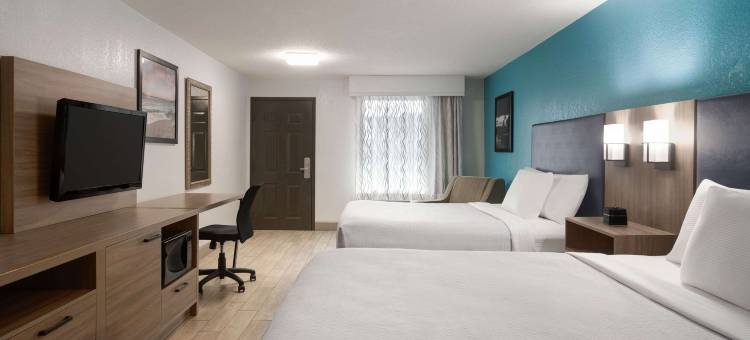 代托纳比奇海滨拉昆塔温德姆套房酒店(La Quinta Inn & Suites by Wyndham Oceanfront Daytona Beach)图片