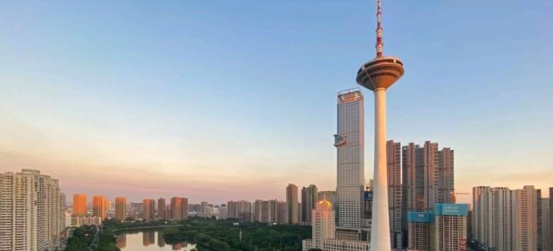 云溪彩电塔民宿(青年大街分店)图片