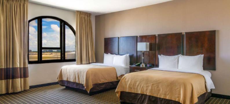 迈阿密国际机场克拉丽奥酒店及套房(Clarion Inn & Suites Miami International Airport)图片