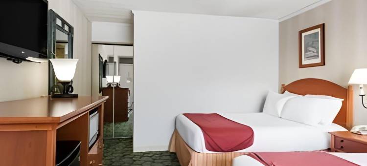 州立学院城华美达酒店及会议中心(Ramada by Wyndham State College Hotel & Conference Center)图片