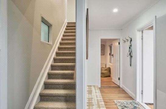 Luxury Family Home Near CBD and Gorge Hotel Overview