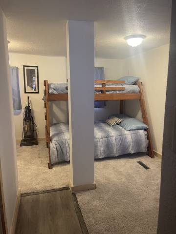 Cozy bungalow bring your off road vehicle and snowmobiles.