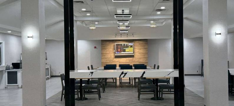 阿伦港巴顿坊西凯艺套房酒店(Quality Inn & Suites Baton Rouge West - Port Allen)图片