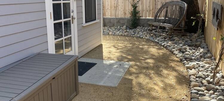 温馨小屋，位于Downtown，距Downtown两个街区，乡村民宿，全新(Downtown Cozy Cottage, two blocks from downtown and new!)图片