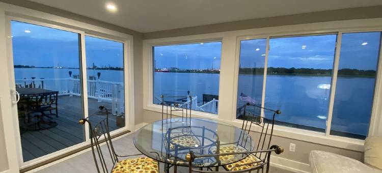 Blue Water Hideaway...Awesome renovation...Incredible River Views...Free Wifi图片