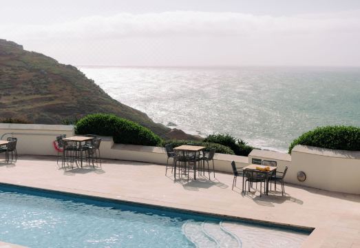 Gara Rock Hotel Overview