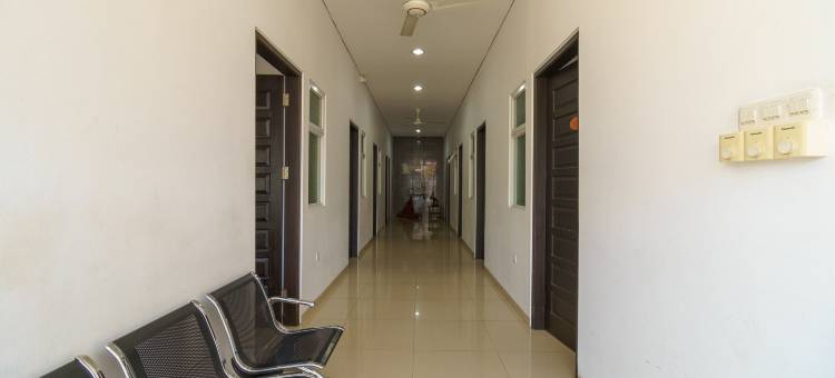 红多兹酒店-近巴东吉姆巴丹斯蒂努尔巴亚(RedDoorz Near Jembatan Siti Nurbaya Padang)图片