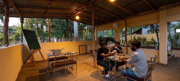 Avadale Tadoba - 不允许单身群体(Avadale Tadoba - Stag Groups Not Allowed)图片