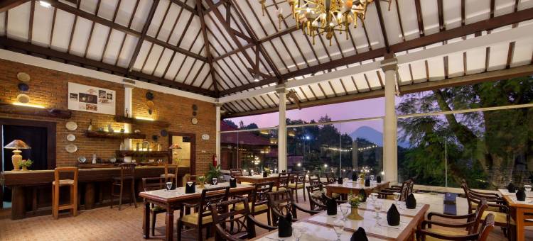 Royal Hotel and Villas Trawas图片