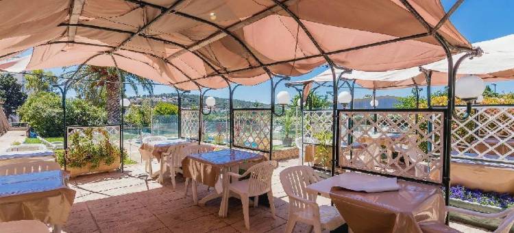 土伦瓦莱特诺米斯(Noemys Toulon la Valette - Hotel Restaurant Avec Piscine)图片