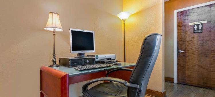 阿尔伯克基机场华美达酒店(Ramada by Wyndham Albuquerque Airport)图片