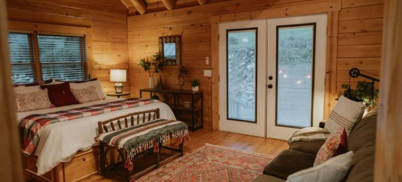 风景优美的木屋温泉 by Casa Oso(Scenic View Timber Lodge HotTub by Casa Oso)图片