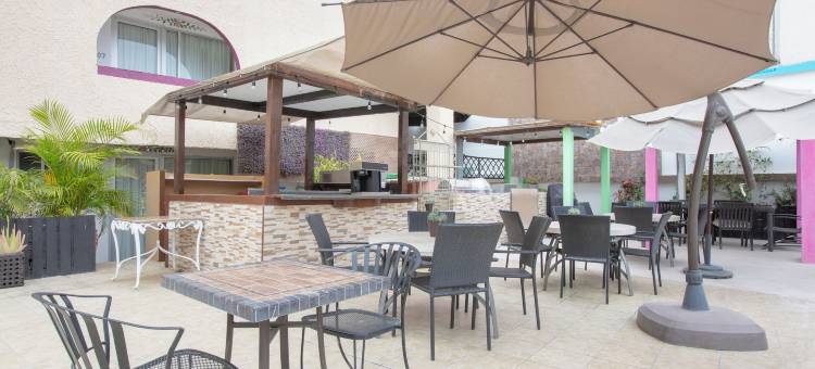 首都 O 卡波圣卢卡斯德斯马里斯酒店(Capital O Hotel Dos Mares, Cabo San Lucas)图片