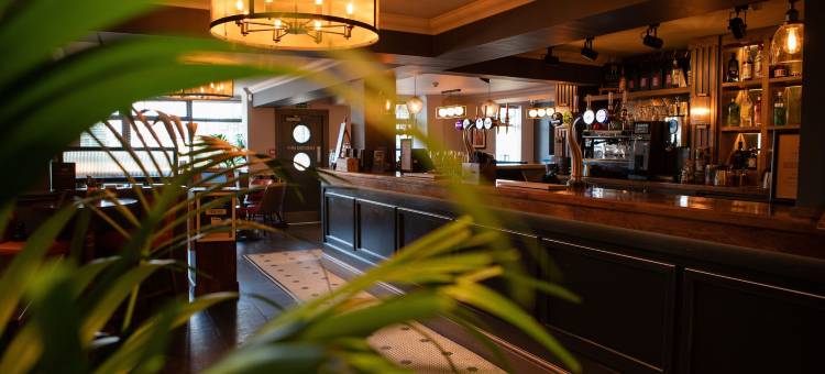 修咸顿斯万维克码头哈珀斯牛排馆旅店 - 附客房(Harper's Steakhouse with Rooms, Southampton Swanwick Marina)图片