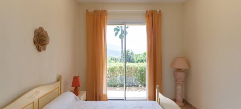 Spacious Villa with Pool图片