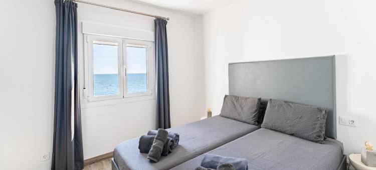 Beachfront holiday home in Malaga图片