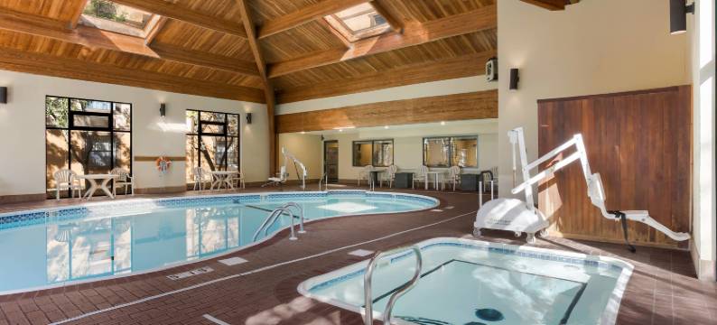 布兰森梅多斯舒适套房酒店(Comfort Inn & Suites Branson Meadows)图片