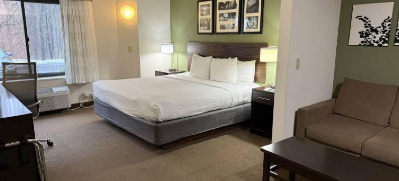 昆斯伯里-乔治湖舒眠套房酒店(Sleep Inn & Suites Queensbury - Lake George)图片