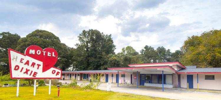 迪克西之心汽车旅馆，靠近奥本，阿拉巴马州(Heart of Dixie Motel Near Auburn Al)图片