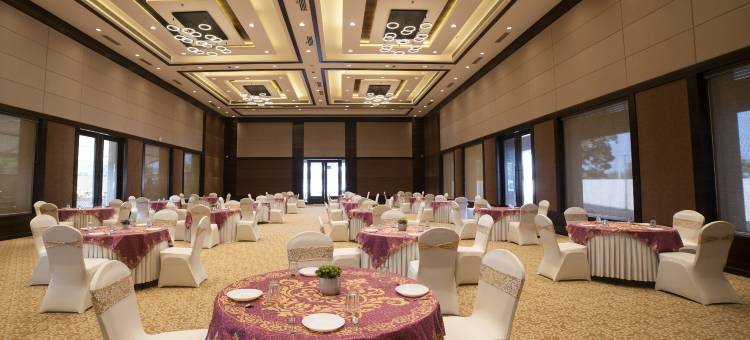 波泰尔拉詹斯阿比南丹酒店(Hotel Rajhans Abhinandan)图片