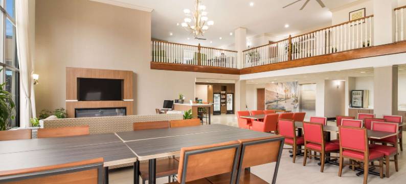 纽伯恩克拉利安庭酒店(Clarion Pointe New Bern)图片