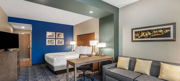 堪萨斯城灯塔山拉昆塔温德姆套房酒店(La Quinta Inn & Suites by Wyndham Kansas City Beacon Hill)图片