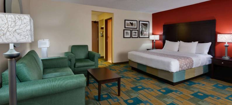 普拉茨堡拉昆塔温德姆套房酒店(La Quinta Inn & Suites by Wyndham Plattsburgh)图片