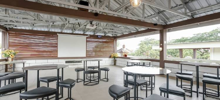 近发展联赛篮球场瑞德多兹酒店(RedDoorz Near Dbl Arena)图片