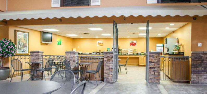 埃姆斯会议中心近 ISU 校园凯艺套房酒店(Quality Inn & Suites Ames Conference Center Near Isu Campus)图片