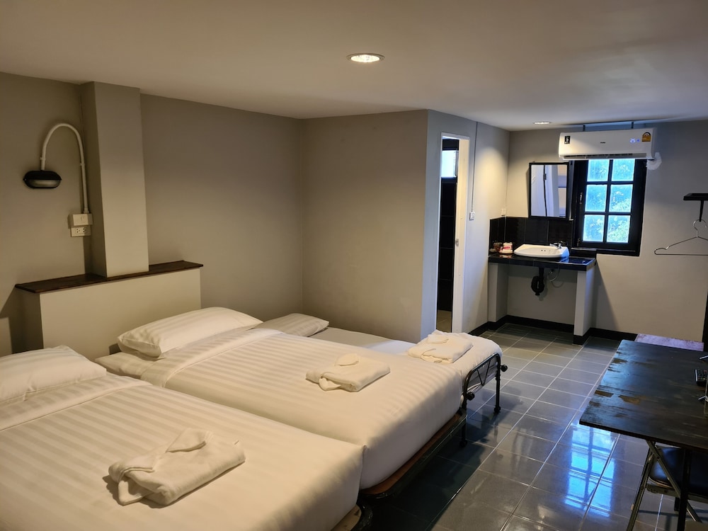 The 8 Factory Hostel Phitsanulok-Phitsanulok Updated 2023 Room  Price-Reviews & Deals | Trip.com
