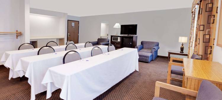 巴特里克市中心呗盟套房酒店(Baymont by Wyndham Battle Creek Downtown)图片