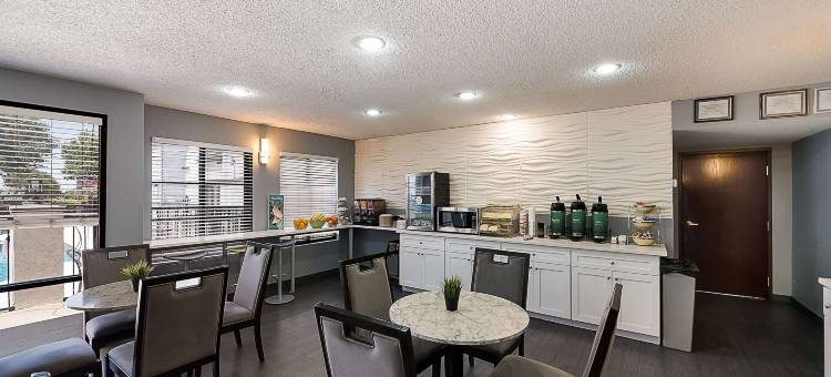 品质酒店及套房-欧文DFW机场南(Quality Inn & Suites DFW Airport South)图片