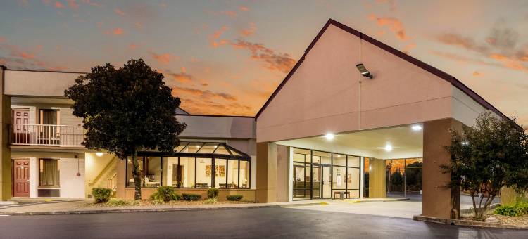 克拉克斯维尔红顶酒店(Red Roof Inn Clarksville)图片
