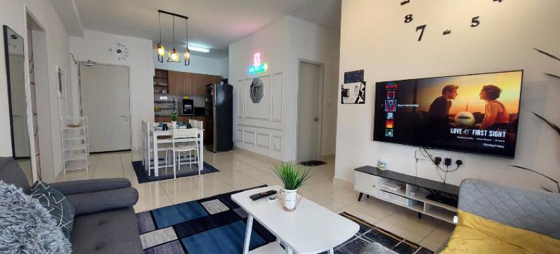 吉隆坡国际机场旅行民宿 - 3房2卫 - 无线网络和奈飞(KLIA Travel Homestay - 3R 2B - Wifi & Netflix)图片