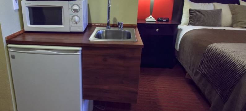 I-74 及 155 舒适套房酒店(Comfort Inn & Suites at I-74 and 155)图片