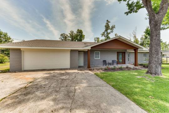 家庭影院和游戏室:查尔斯湖度假屋(Home Theater & Gaming Room: Lake Charles Getaway)