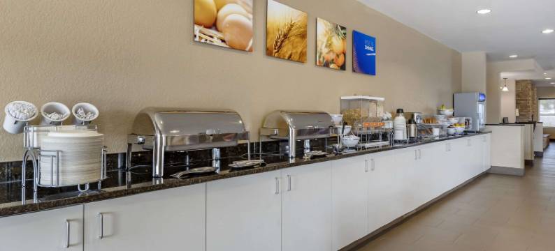 科拉尔维尔I-80舒适套房酒店(Comfort Suites Coralville I-80)图片